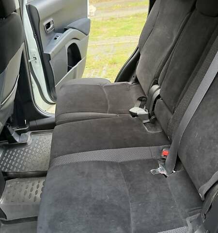 Белый Мицубиси Аутлендер, объемом двигателя 2 л и пробегом 172 тыс. км за 10999 $, фото 26 на Automoto.ua