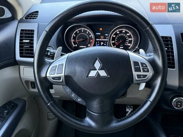 Белый Мицубиси Аутлендер, объемом двигателя 3 л и пробегом 269 тыс. км за 10500 $, фото 66 на Automoto.ua