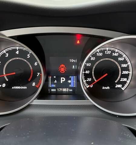 Белый Мицубиси Аутлендер, объемом двигателя 2 л и пробегом 172 тыс. км за 10999 $, фото 16 на Automoto.ua