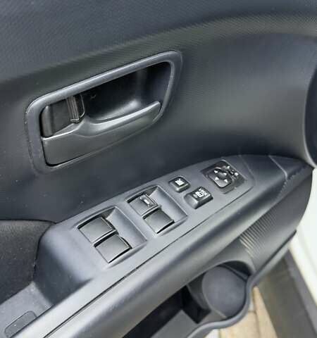 Белый Мицубиси Аутлендер, объемом двигателя 2 л и пробегом 172 тыс. км за 10999 $, фото 13 на Automoto.ua