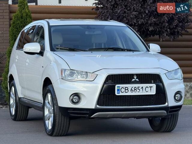 Белый Мицубиси Аутлендер, объемом двигателя 3 л и пробегом 269 тыс. км за 10500 $, фото 11 на Automoto.ua