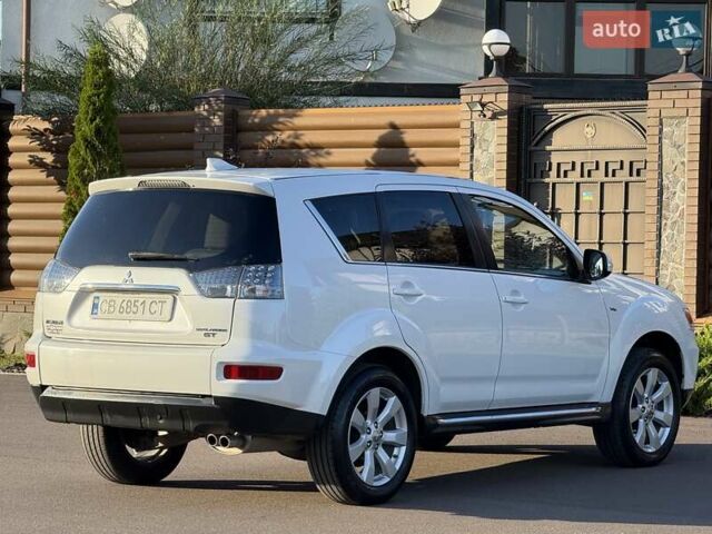 Белый Мицубиси Аутлендер, объемом двигателя 3 л и пробегом 269 тыс. км за 10500 $, фото 36 на Automoto.ua