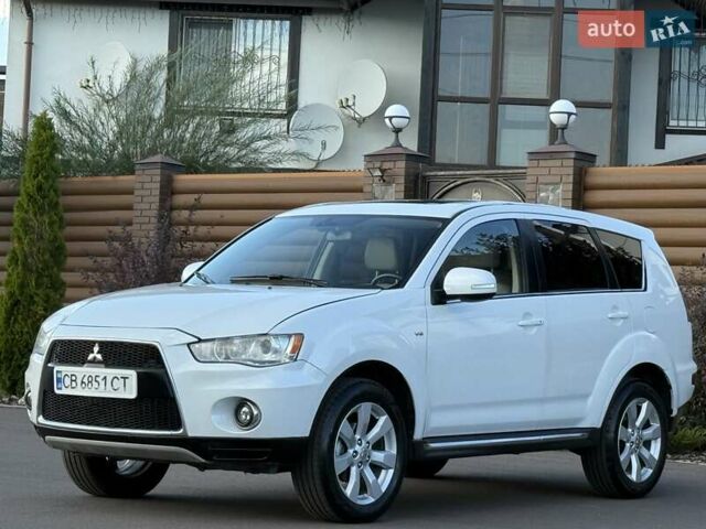 Белый Мицубиси Аутлендер, объемом двигателя 3 л и пробегом 269 тыс. км за 10500 $, фото 8 на Automoto.ua