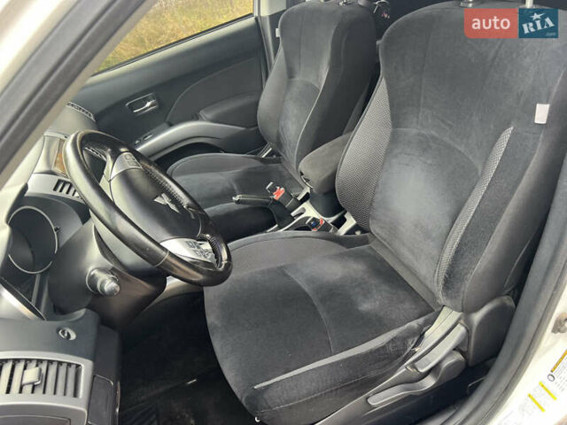 Білий Міцубісі Аутлендер, об'ємом двигуна 2.36 л та пробігом 260 тис. км за 9700 $, фото 8 на Automoto.ua