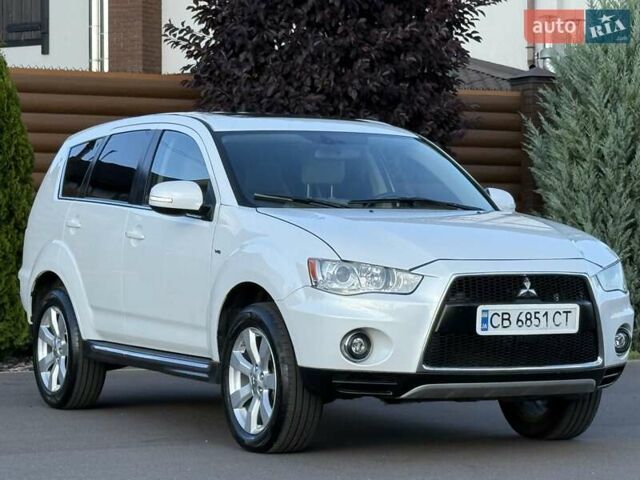 Белый Мицубиси Аутлендер, объемом двигателя 3 л и пробегом 269 тыс. км за 10500 $, фото 14 на Automoto.ua