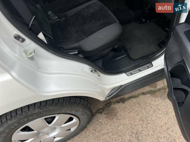 Білий Міцубісі Аутлендер, об'ємом двигуна 2.36 л та пробігом 260 тис. км за 9700 $, фото 31 на Automoto.ua
