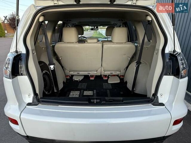 Белый Мицубиси Аутлендер, объемом двигателя 3 л и пробегом 269 тыс. км за 10500 $, фото 72 на Automoto.ua