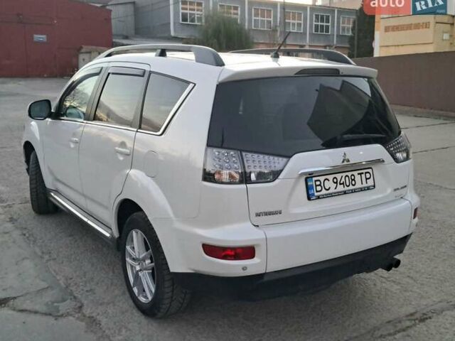Белый Мицубиси Аутлендер, объемом двигателя 2.27 л и пробегом 191 тыс. км за 10999 $, фото 6 на Automoto.ua