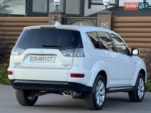 Белый Мицубиси Аутлендер, объемом двигателя 3 л и пробегом 269 тыс. км за 10500 $, фото 32 на Automoto.ua