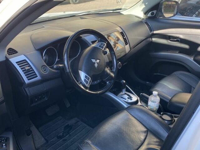 Белый Мицубиси Аутлендер, объемом двигателя 2.4 л и пробегом 154 тыс. км за 12500 $, фото 13 на Automoto.ua