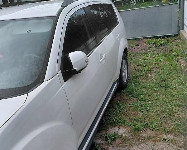 Білий Міцубісі Аутлендер, об'ємом двигуна 2.3 л та пробігом 288 тис. км за 12000 $, фото 1 на Automoto.ua