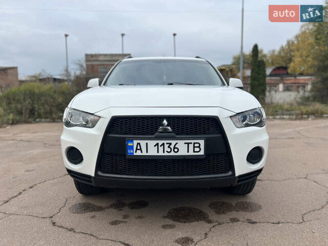 Білий Міцубісі Аутлендер, об'ємом двигуна 2.36 л та пробігом 260 тис. км за 9700 $, фото 6 на Automoto.ua