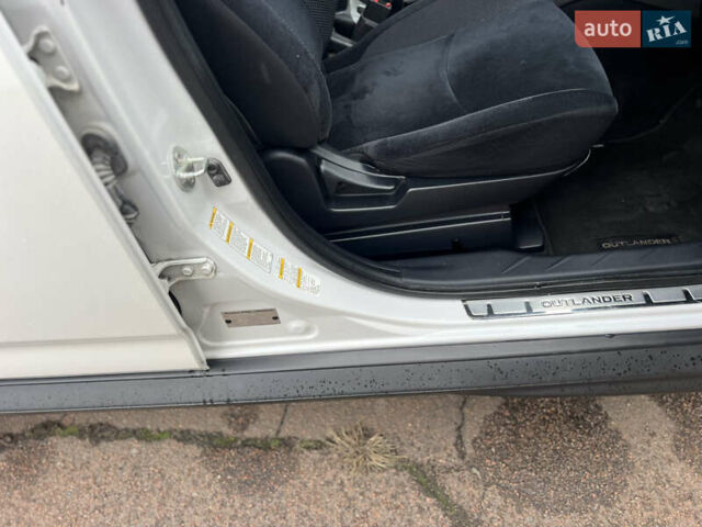 Білий Міцубісі Аутлендер, об'ємом двигуна 2.36 л та пробігом 260 тис. км за 9700 $, фото 32 на Automoto.ua