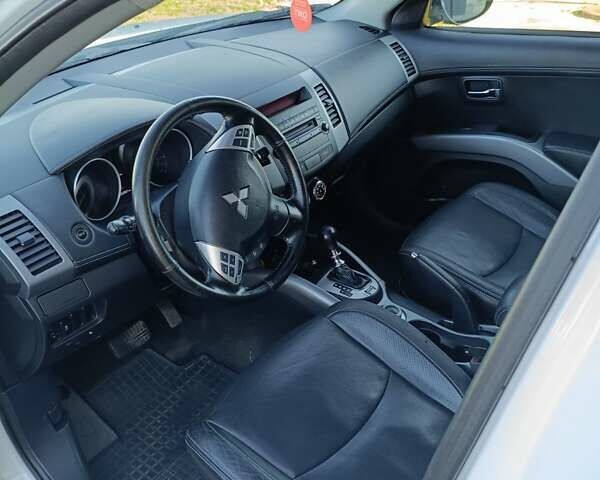 Белый Мицубиси Аутлендер, объемом двигателя 2.2 л и пробегом 232 тыс. км за 10950 $, фото 20 на Automoto.ua