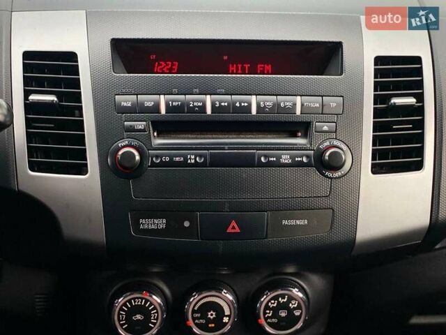 Білий Міцубісі Аутлендер, об'ємом двигуна 2 л та пробігом 248 тис. км за 10490 $, фото 28 на Automoto.ua