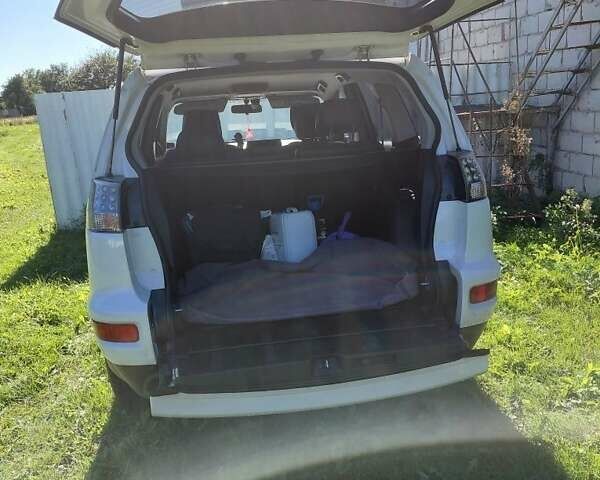 Білий Міцубісі Аутлендер, об'ємом двигуна 2.3 л та пробігом 288 тис. км за 12000 $, фото 4 на Automoto.ua