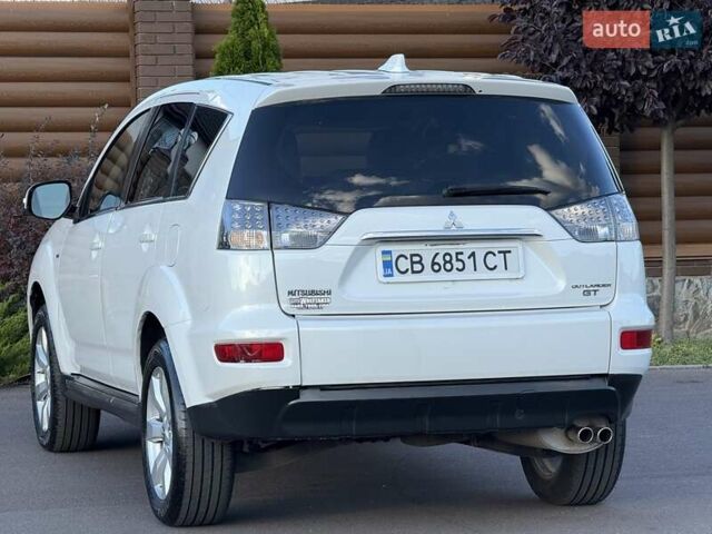 Белый Мицубиси Аутлендер, объемом двигателя 3 л и пробегом 269 тыс. км за 10500 $, фото 23 на Automoto.ua