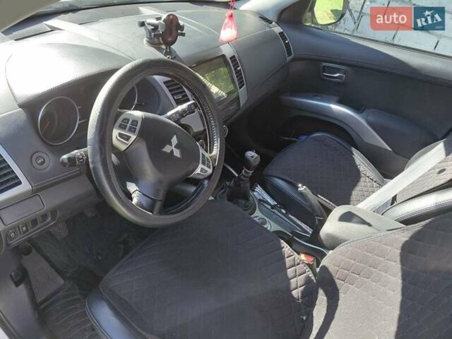 Білий Міцубісі Аутлендер, об'ємом двигуна 2.3 л та пробігом 288 тис. км за 12000 $, фото 8 на Automoto.ua