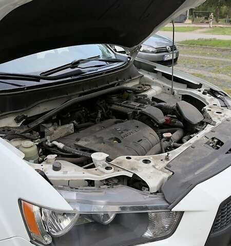 Белый Мицубиси Аутлендер, объемом двигателя 2 л и пробегом 172 тыс. км за 10999 $, фото 31 на Automoto.ua