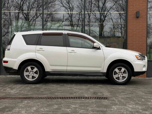 Белый Мицубиси Аутлендер, объемом двигателя 2 л и пробегом 248 тыс. км за 10490 $, фото 4 на Automoto.ua