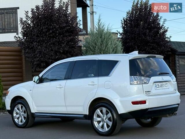 Белый Мицубиси Аутлендер, объемом двигателя 3 л и пробегом 269 тыс. км за 10500 $, фото 17 на Automoto.ua