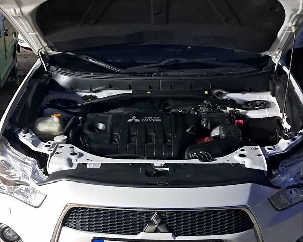 Белый Мицубиси Аутлендер, объемом двигателя 2.27 л и пробегом 191 тыс. км за 10999 $, фото 29 на Automoto.ua