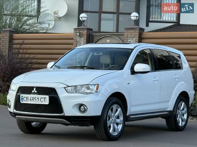 Белый Мицубиси Аутлендер, объемом двигателя 3 л и пробегом 269 тыс. км за 10500 $, фото 6 на Automoto.ua