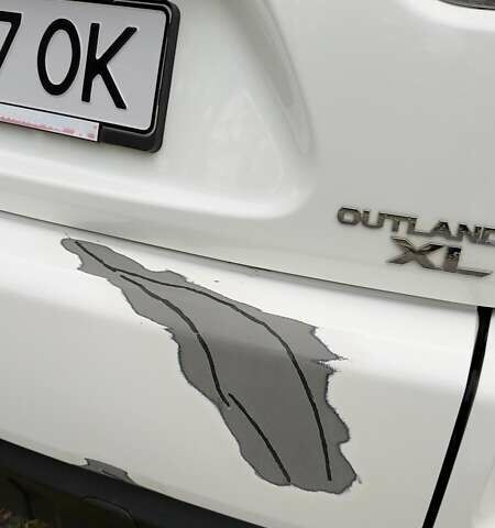 Белый Мицубиси Аутлендер, объемом двигателя 2 л и пробегом 172 тыс. км за 10999 $, фото 6 на Automoto.ua