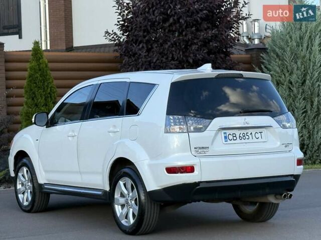 Белый Мицубиси Аутлендер, объемом двигателя 3 л и пробегом 269 тыс. км за 10500 $, фото 20 на Automoto.ua