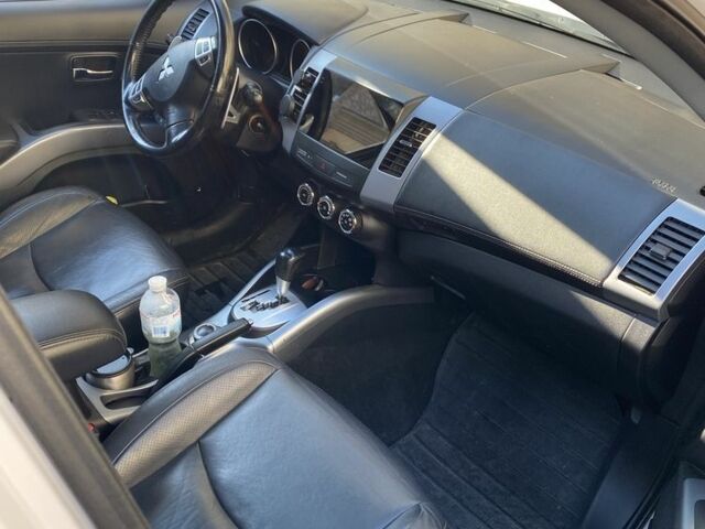 Белый Мицубиси Аутлендер, объемом двигателя 2.4 л и пробегом 154 тыс. км за 12500 $, фото 10 на Automoto.ua