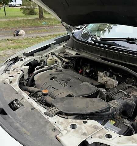 Белый Мицубиси Аутлендер, объемом двигателя 2 л и пробегом 172 тыс. км за 10999 $, фото 30 на Automoto.ua