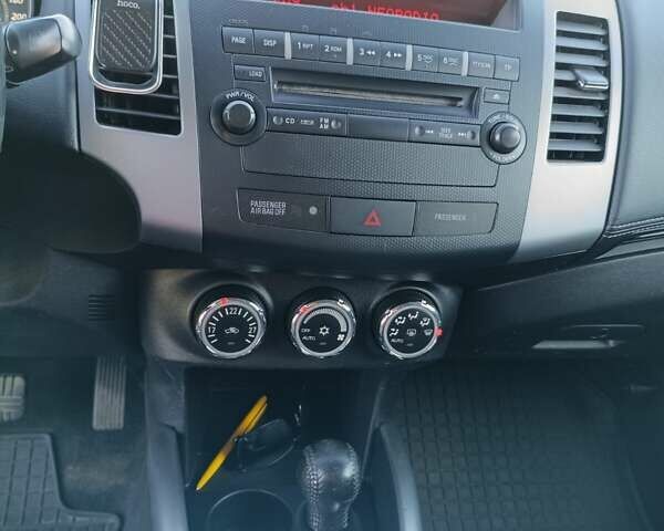 Белый Мицубиси Аутлендер, объемом двигателя 2.2 л и пробегом 232 тыс. км за 10950 $, фото 6 на Automoto.ua