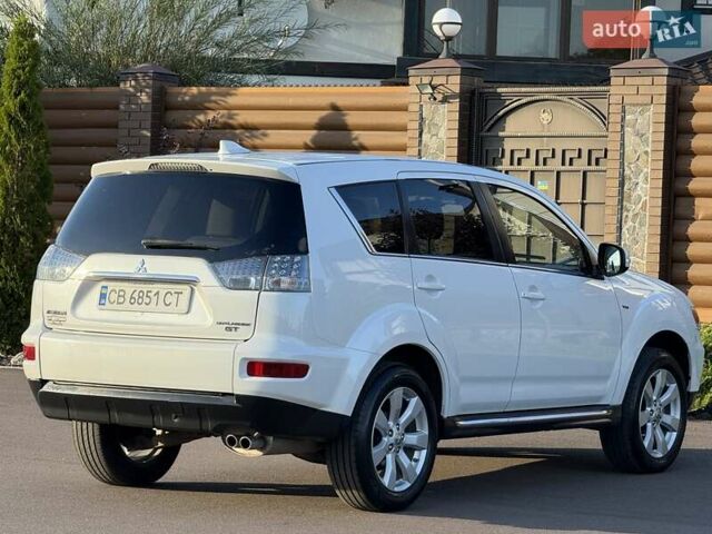 Белый Мицубиси Аутлендер, объемом двигателя 3 л и пробегом 269 тыс. км за 10500 $, фото 35 на Automoto.ua