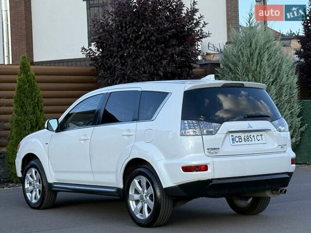 Белый Мицубиси Аутлендер, объемом двигателя 3 л и пробегом 269 тыс. км за 10500 $, фото 19 на Automoto.ua