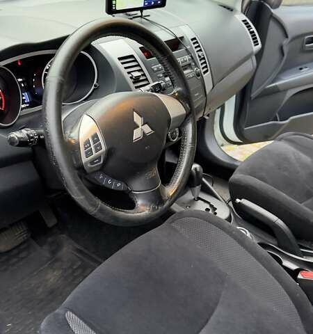 Белый Мицубиси Аутлендер, объемом двигателя 2 л и пробегом 172 тыс. км за 10999 $, фото 22 на Automoto.ua