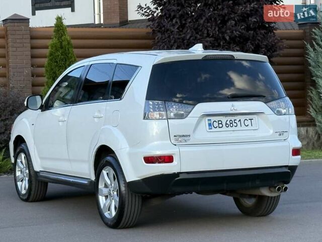Белый Мицубиси Аутлендер, объемом двигателя 3 л и пробегом 269 тыс. км за 10500 $, фото 21 на Automoto.ua