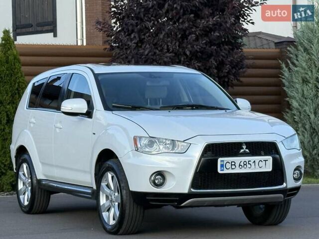 Белый Мицубиси Аутлендер, объемом двигателя 3 л и пробегом 269 тыс. км за 10500 $, фото 13 на Automoto.ua