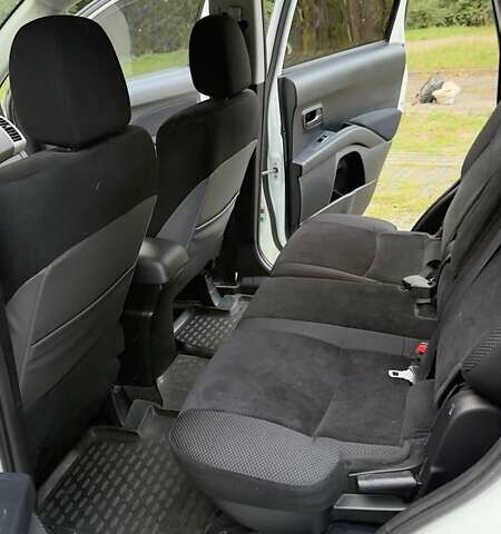 Белый Мицубиси Аутлендер, объемом двигателя 2 л и пробегом 172 тыс. км за 10999 $, фото 27 на Automoto.ua