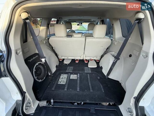 Белый Мицубиси Аутлендер, объемом двигателя 3 л и пробегом 269 тыс. км за 10500 $, фото 74 на Automoto.ua