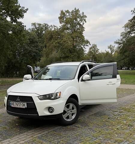 Белый Мицубиси Аутлендер, объемом двигателя 2 л и пробегом 172 тыс. км за 10999 $, фото 10 на Automoto.ua