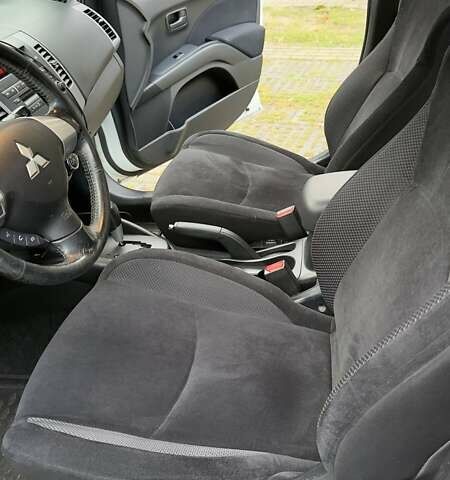 Белый Мицубиси Аутлендер, объемом двигателя 2 л и пробегом 172 тыс. км за 10999 $, фото 20 на Automoto.ua