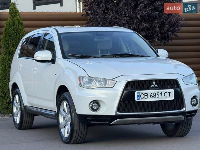 Белый Мицубиси Аутлендер, объемом двигателя 3 л и пробегом 269 тыс. км за 10500 $, фото 12 на Automoto.ua