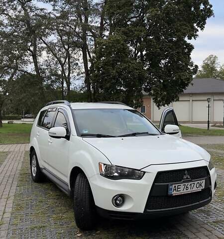 Белый Мицубиси Аутлендер, объемом двигателя 2 л и пробегом 172 тыс. км за 10999 $, фото 1 на Automoto.ua