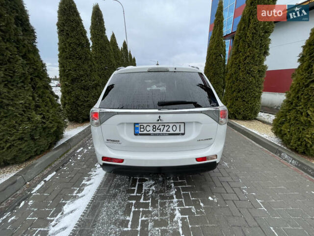 Білий Міцубісі Аутлендер, об'ємом двигуна 2.2 л та пробігом 210 тис. км за 14100 $, фото 4 на Automoto.ua