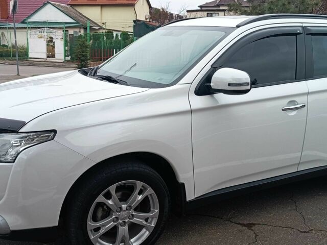 Білий Міцубісі Аутлендер, об'ємом двигуна 2.4 л та пробігом 112 тис. км за 15000 $, фото 3 на Automoto.ua