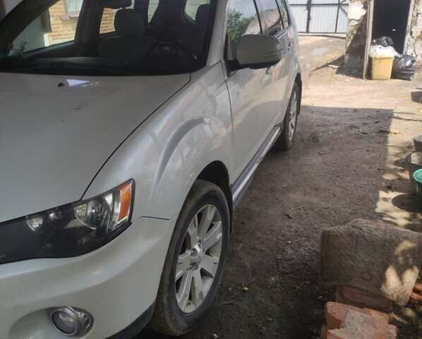 Белый Мицубиси Аутлендер, объемом двигателя 2.36 л и пробегом 113 тыс. км за 12500 $, фото 4 на Automoto.ua