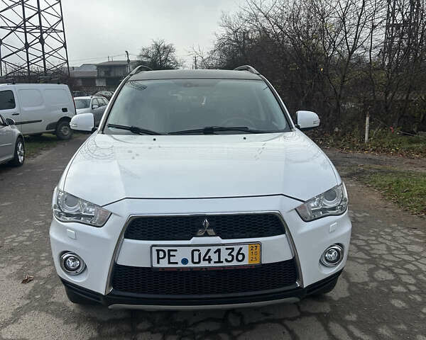 Белый Мицубиси Аутлендер, объемом двигателя 2.2 л и пробегом 226 тыс. км за 10999 $, фото 1 на Automoto.ua