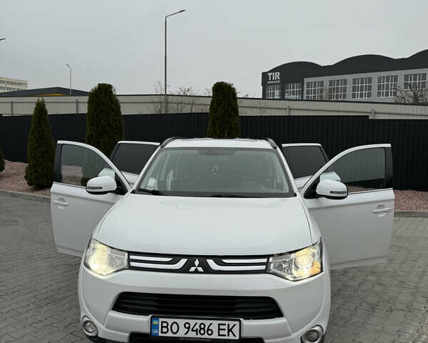 Белый Мицубиси Аутлендер, объемом двигателя 2.2 л и пробегом 262 тыс. км за 12800 $, фото 3 на Automoto.ua