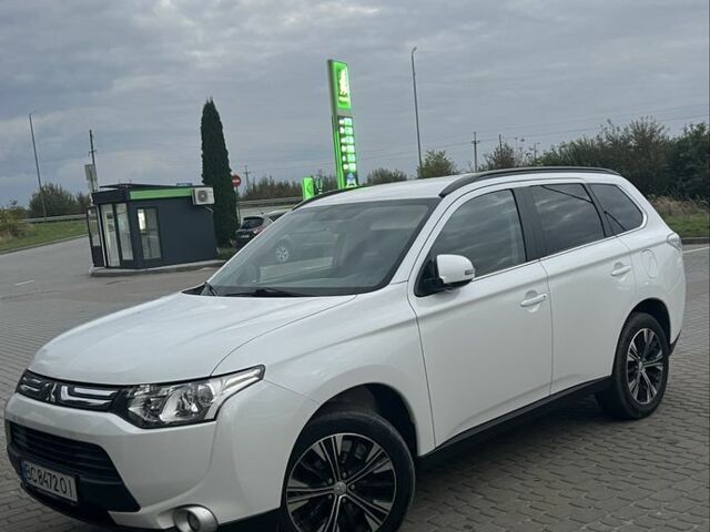 Білий Міцубісі Аутлендер, об'ємом двигуна 2.3 л та пробігом 215 тис. км за 12800 $, фото 3 на Automoto.ua