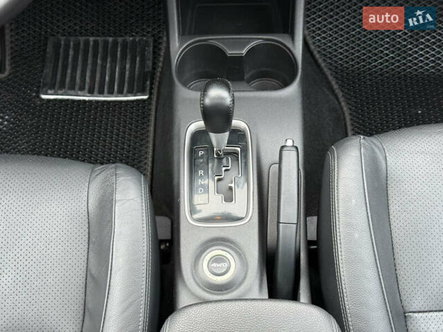 Белый Мицубиси Аутлендер, объемом двигателя 2.27 л и пробегом 264 тыс. км за 13500 $, фото 14 на Automoto.ua